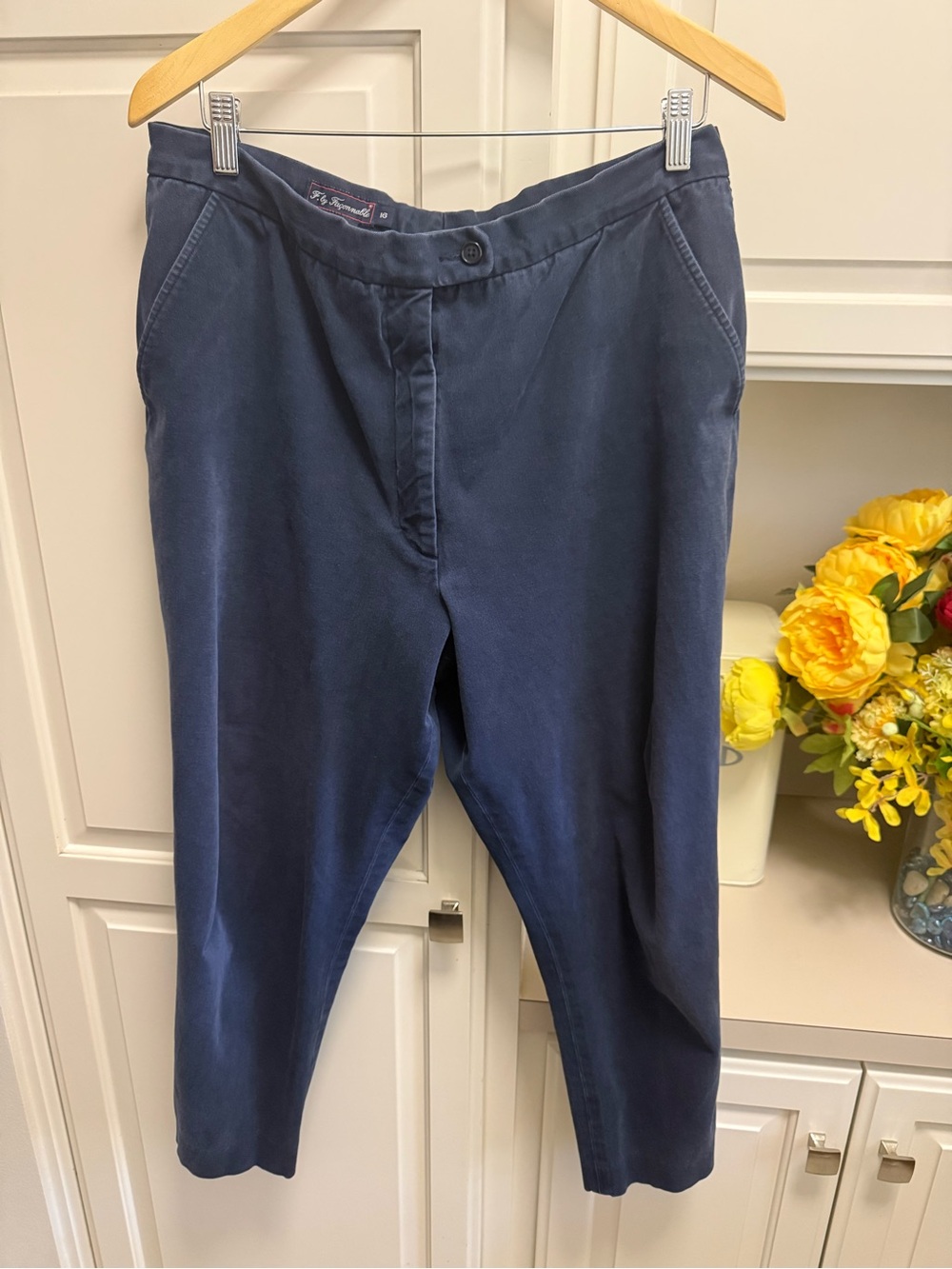 Women's Navy Pull-On Capris with Button Waist